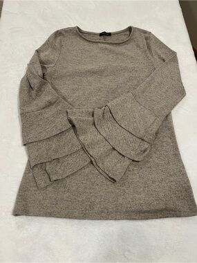 White Birch Heathered Grey Knit Tiered Bell Sleeve Top - Size Medium